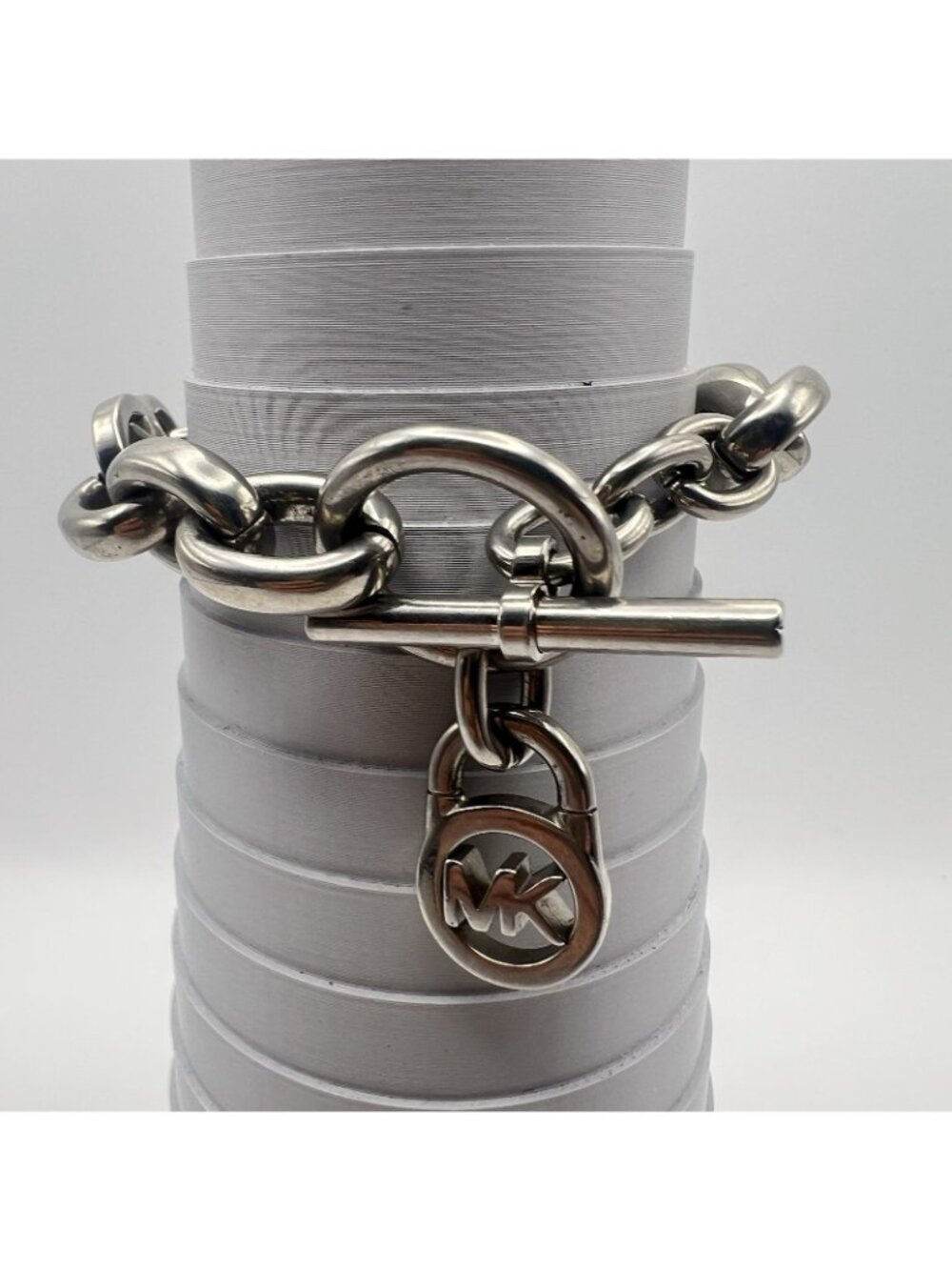 Michael Kors MK Logo Padlock Silver Tone Chunky Link Chain Toggle Bracelet 8" - Picture 7 of 12